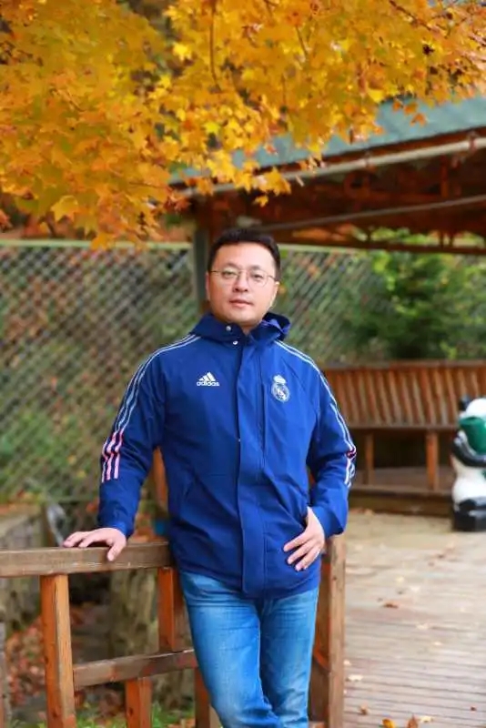 (图 中文系校友朱红权)