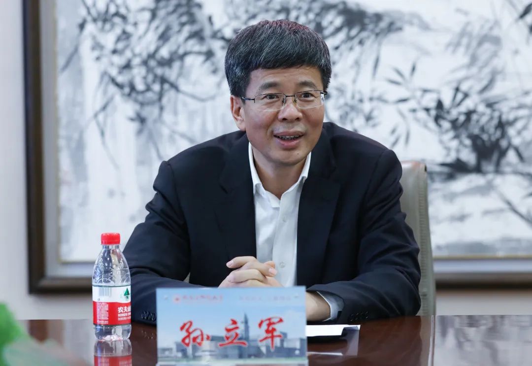 图 校长孙立军讲话