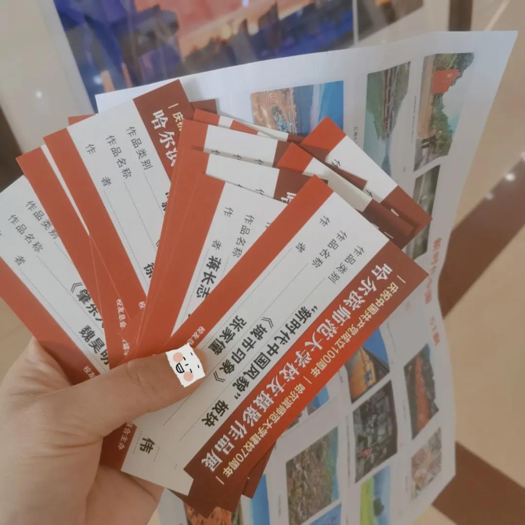 图 协会成员参与校庆工作剪影