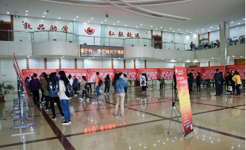 校友风采展开展仪式现场