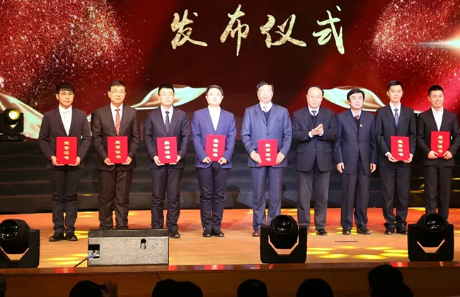 图 我校教师郝文斌荣获全省高校教师“年度人物”称号