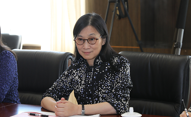 图 “宁齐堃教学奖”资助人陈春花教授在会上讲话